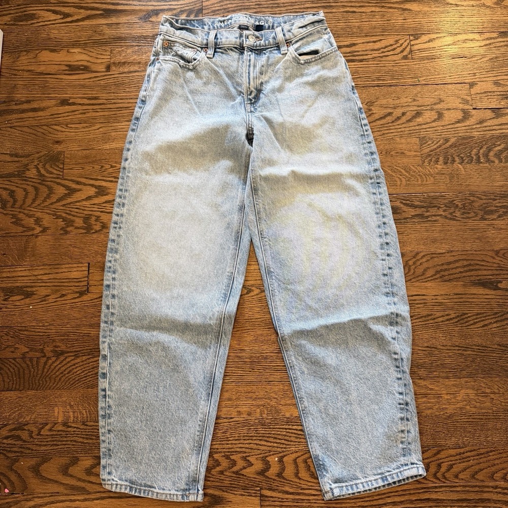 American Eagle Barrel Jeans Women's Size 00 Light Wash Stretch